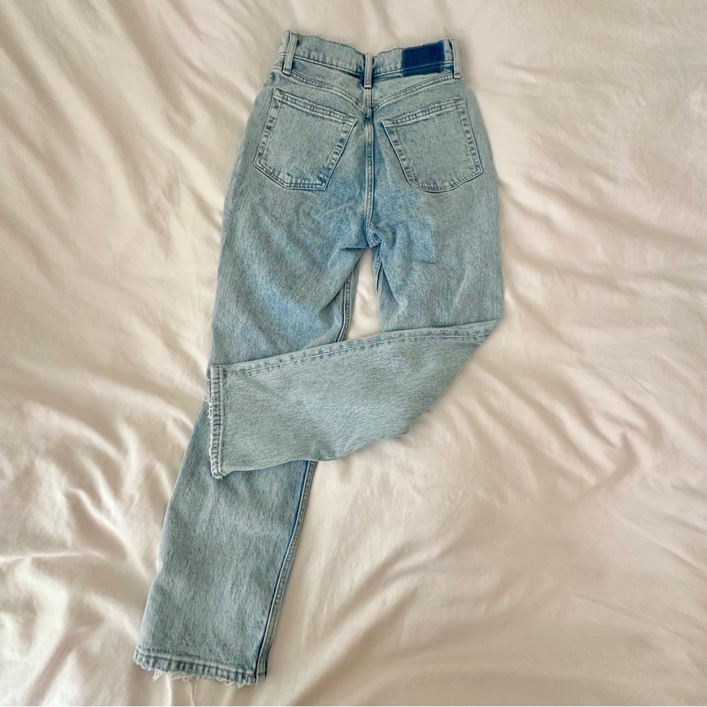 Abercrombie & Fitch | 90s Straight Ultra High Rise | Size 27 - Picture 2 of 3